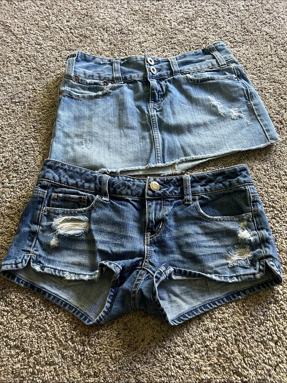 American  Eagle sz.2 Denim Short and skirt- Casual Distressed Style